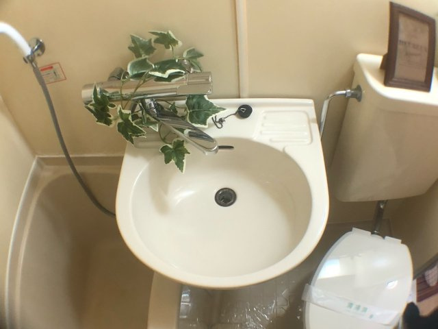 浴室内に洗面台あり！