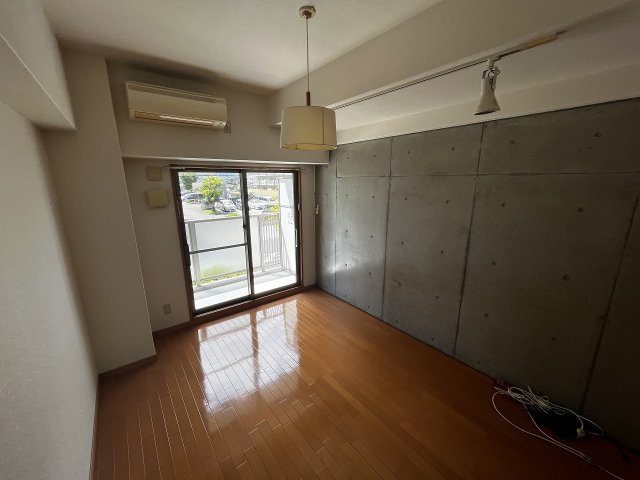 床色が落ち着いた色合いで綺麗です♪