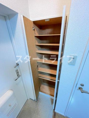 大阪市淀川区三国本町３丁目の賃貸マンションの収納
