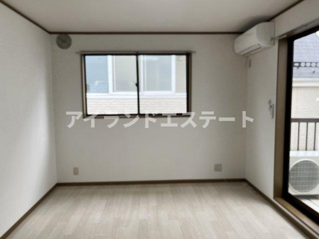 ドミトリ駒沢　バストイレ別　駅近　角部屋の居間・リビング