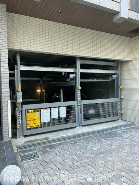 ファーストフィオーレ神戸駅前の駐車場