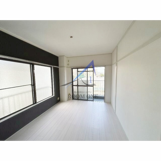 ニューオカダパールマンションの居間・リビング|洋室のお部屋です。