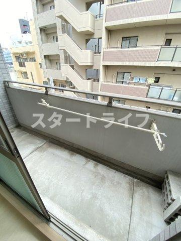 大阪市淀川区十三本町１丁目の賃貸マンションのバルコニー