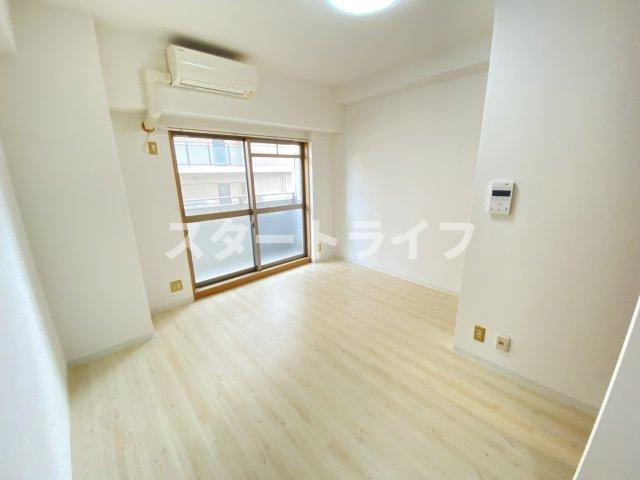 大阪市淀川区十三本町１丁目の賃貸マンションの居間・リビング