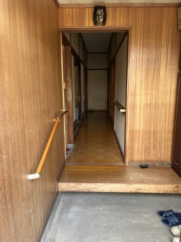 小津町　戸建の玄関