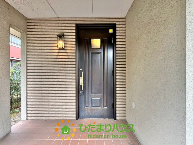 白岡市新白岡2丁目　中古一戸建ての玄関