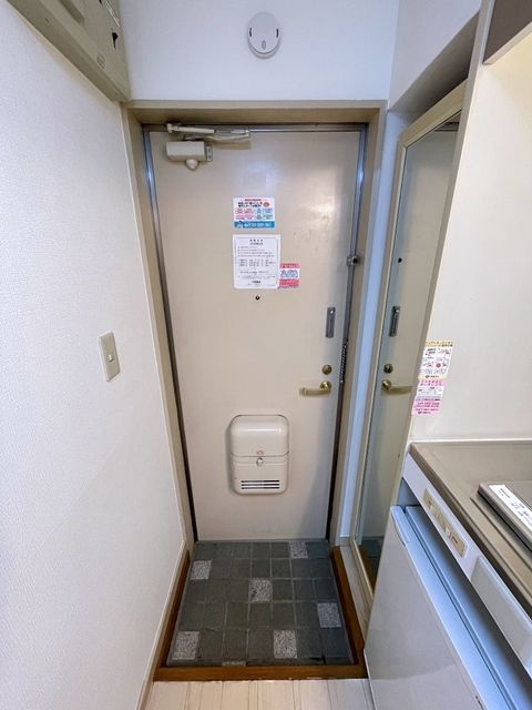 ジュネパレス市川第２４－Ａの玄関
