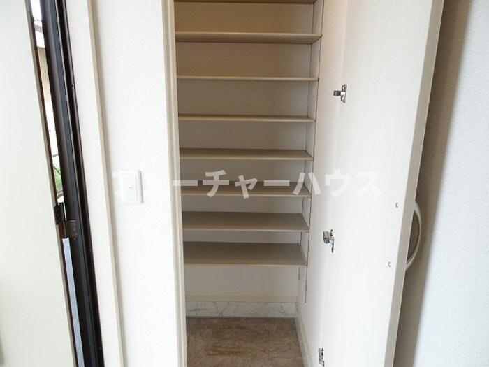 Ｄ－ｒｏｏｍウィット西原の玄関