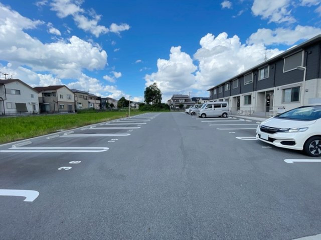 ルミエールかみやの駐車場