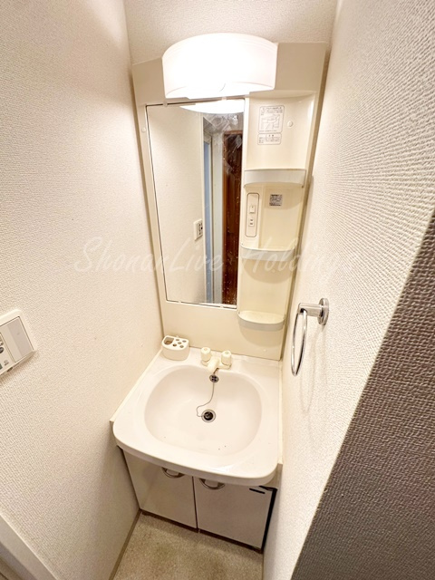 横浜市神奈川区大口通の賃貸マンションの洗面所|★人気の独立洗面台★