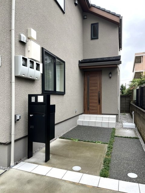 フォレスタ三鷹のエントランス|落ち着いたエントランスです