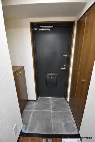 パラシオ塚本3　仲介手数料無料の玄関