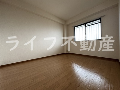 メゾンヌーボーの洋室|コンパクトで使いやすい洋室です