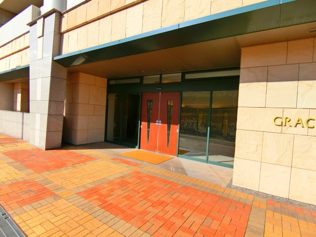 グレイスランドマーク堺光明池のエントランス