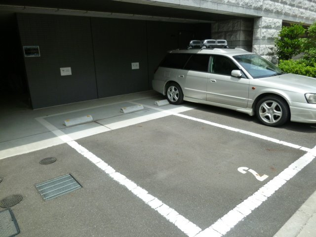 江東区新大橋２丁目の賃貸マンションの駐車場