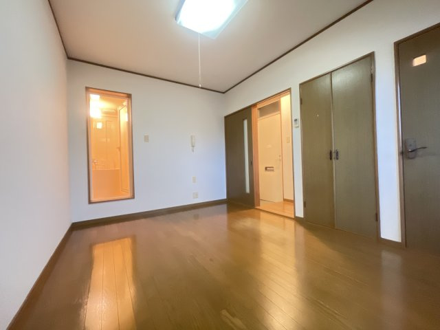 カレッジハウスニシガミⅢの洋室