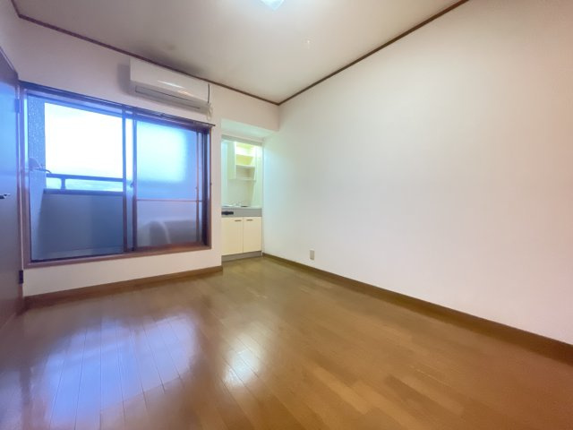 カレッジハウスニシガミⅢの居間・リビング