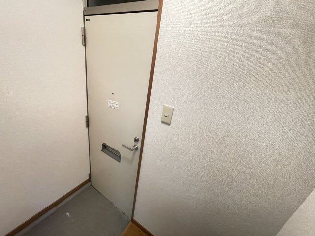 カレッジハウスニシガミⅢの玄関