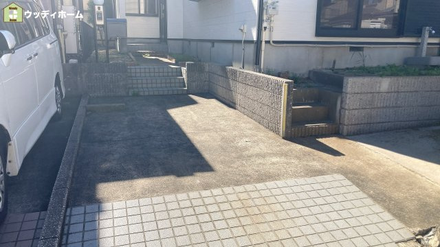 越谷市七左町1丁目　中古一戸建ての駐車場