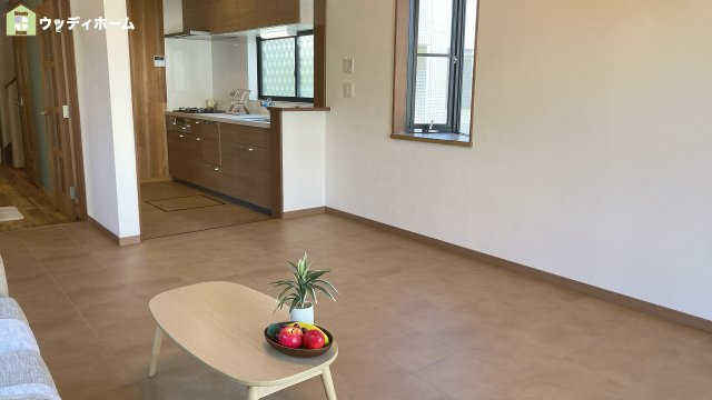 越谷市七左町1丁目　中古一戸建ての居間・リビング