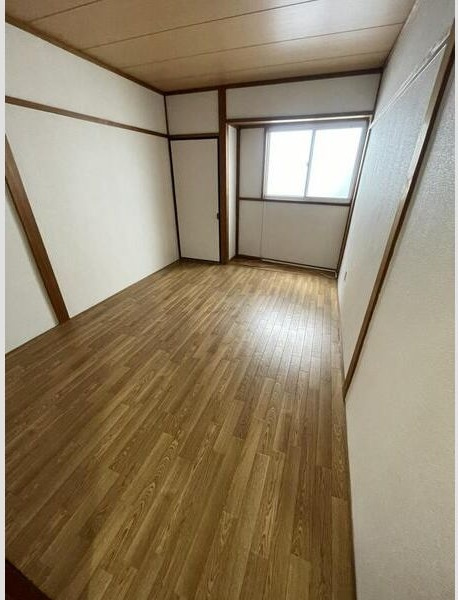 石原町テラスの洋室