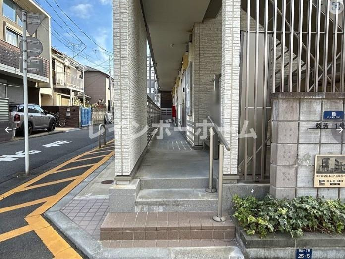 クレイノ葵芳　1号館のエントランス