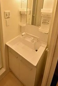 クレイノ葵芳　1号館の独立洗面台