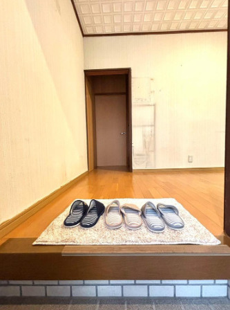 鴫野西戸建の玄関