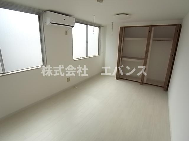 【居間・リビング】 | レジデンスカープ千葉 | ゆったり過ごせる居間です