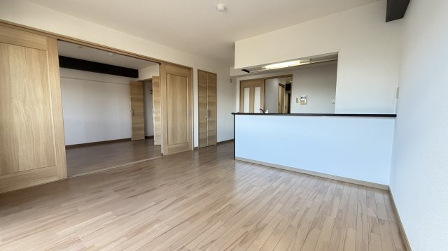 大丸西原マンションの居間・リビング|広々としたリビングで一家団欒のひとときをお過ごしください(^^♪