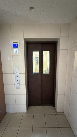 大丸西原マンションのエントランス