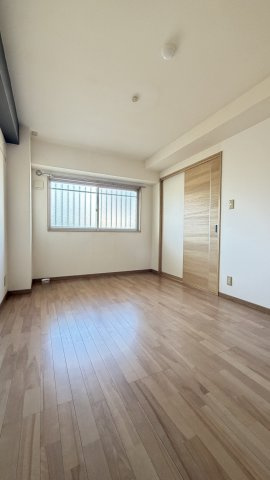 大丸西原マンションの寝室|廊下で隔てられた独立したお部屋です