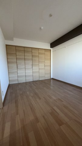 大丸西原マンションの寝室|落ち着いた色調の寝室です