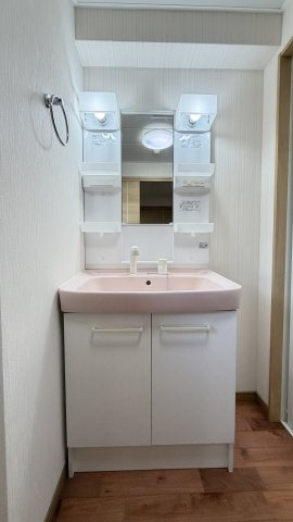 大丸西原マンションの独立洗面台|シャンプードレッサー、これも嬉しい設備です(^_-)