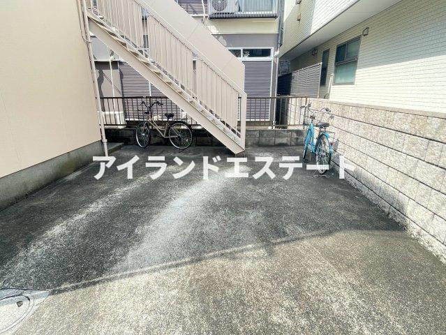 サニーハイム　女性限定　バストイレ別　南向きのエントランス