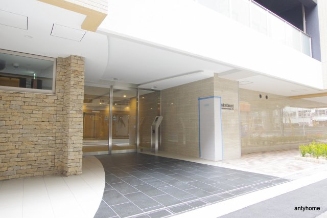 セレニテ桜川駅前プリエ　仲介手数料無料のエントランス