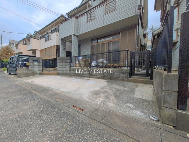 越谷市七左町6丁目 中古戸建の駐車場