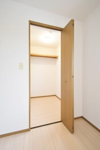 福岡市南区老司４丁目のアパートの寝室|物件の画像7