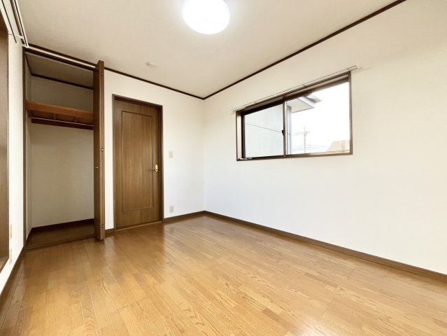 下妻市江 リフォーム物件　の洋室|〇洋室　6帖〇
窓から明るい日差しが差し込みます♪
2026年9月撮影