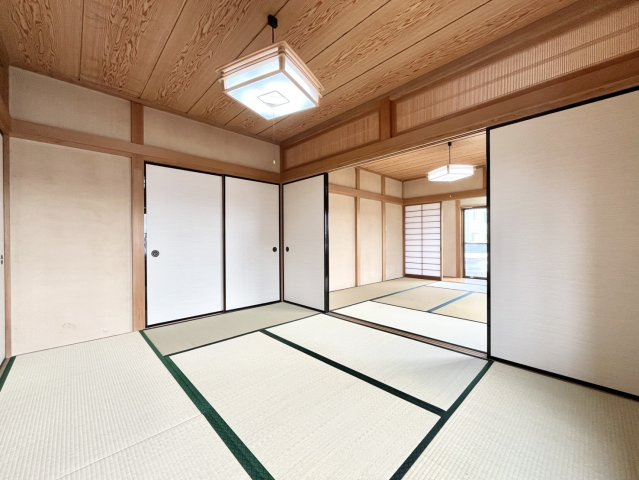 下妻市江 リフォーム物件　の和室|〇和室　6帖〇
襖を開けて続き間の広いお部屋としてもご使用いただけます（＾＾）
2026年9月撮影