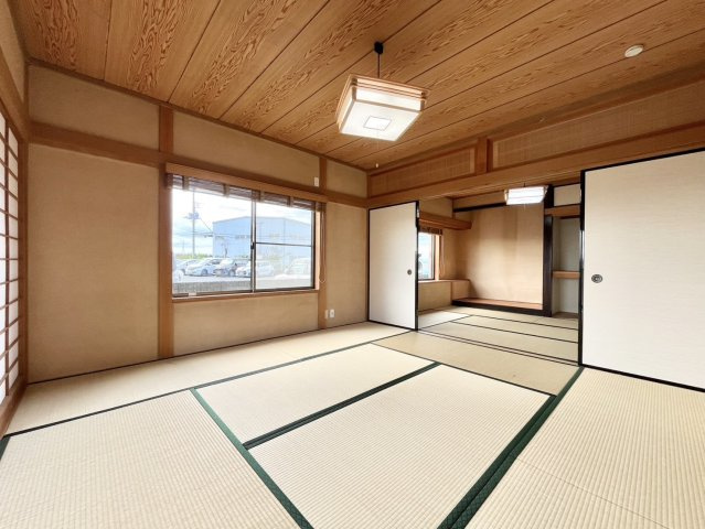 下妻市江 リフォーム物件　の和室|〇和室　8帖〇
ゆったりくつろぎのスペースです♪
2026年9月撮影