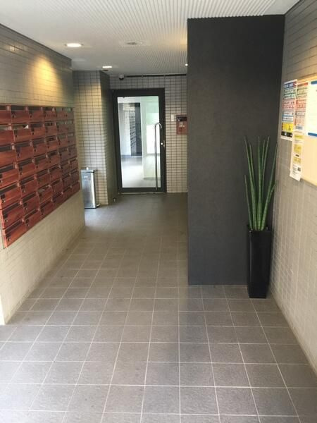 プラティーク池袋のエントランス