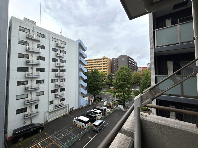 相鉄線もつながり、より便利になった新横浜。都心へのアクセスもストレスなく、毎日快適生活は確実視。あとは仕様だったり立地だったりがお好みに合うか？デス！！な、『ビッグヴァン新横浜』リフォームの展望