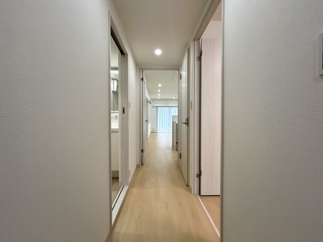 相鉄線もつながり、より便利になった新横浜。都心へのアクセスもストレスなく、毎日快適生活は確実視。あとは仕様だったり立地だったりがお好みに合うか？デス！！な、『ビッグヴァン新横浜』リフォームの内装|内装もきれいです