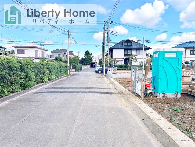土浦市中高津第10　新築戸建　2号棟の前面道路含む現地写真