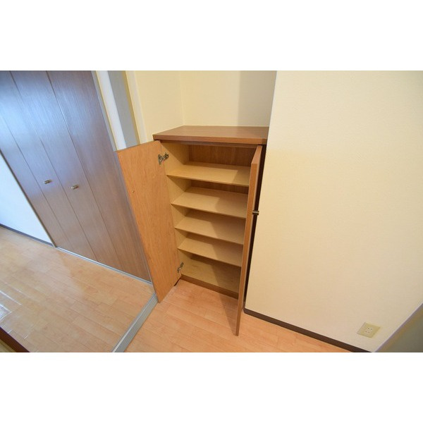 ル・ブール城東の玄関