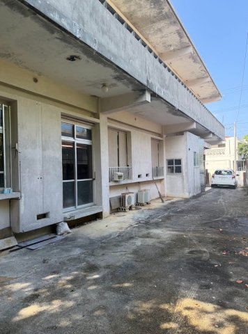 東仲宗根共同住宅の駐車場