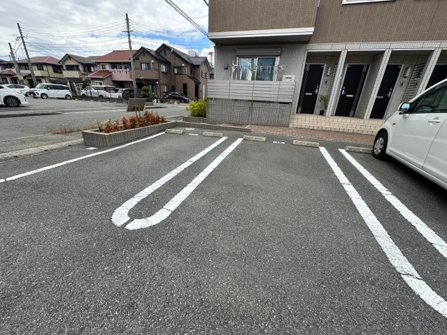 Villa正門通　B棟の駐車場