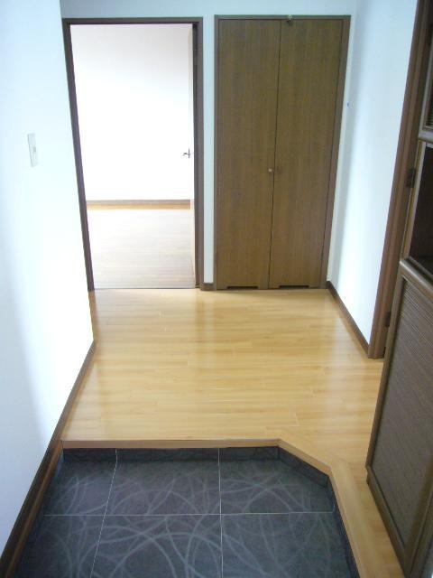 福岡市博多区板付５丁目の賃貸マンションの玄関|物件の画像6