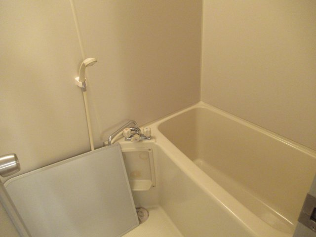 ハイツ西本町の浴室